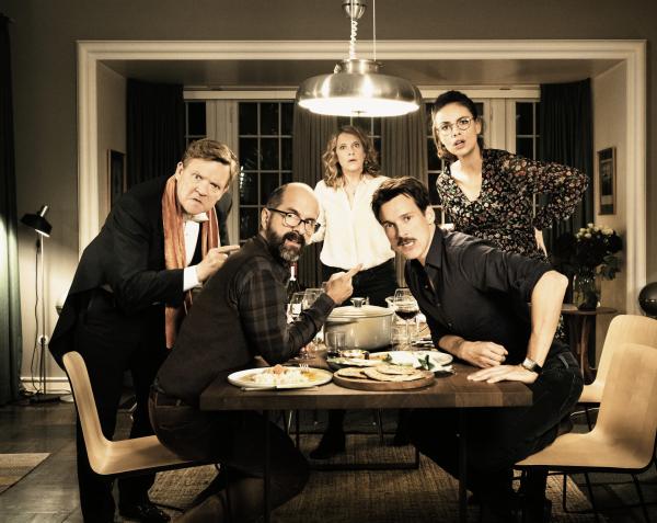 Bild 1 von 10: (v.l.n.r.) René (Justus von Dohnányi); Stephan (Christoph Maria Herbst); Elisabeth (Caroline Peters); Thomas (Florian David Fitz); Anna (Janina Uhse)