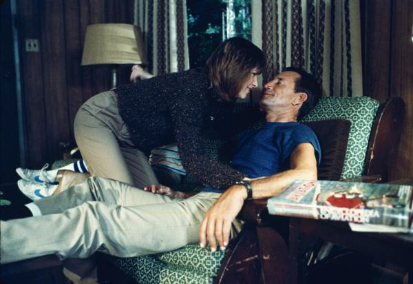 Bild 1 von 5: Frank (Roy Scheider) und seine Freundin Kate (Candy Clarke) genießen ihr gemeinsames Glück. Noch ahnen sie nicht, dass sie bald um ihr Leben bangen müssen.