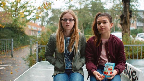 Bild 1 von 5: Floor (Bobbie Mulder) und Margreet (Romy Voll) im Skate Park.© NDR/NL Film/Maurice Trouwborst - Honorarfreie Verwendung gemäß AGB im redaktionellen Zusammenhang mit genannter Sendung bei Nennung \