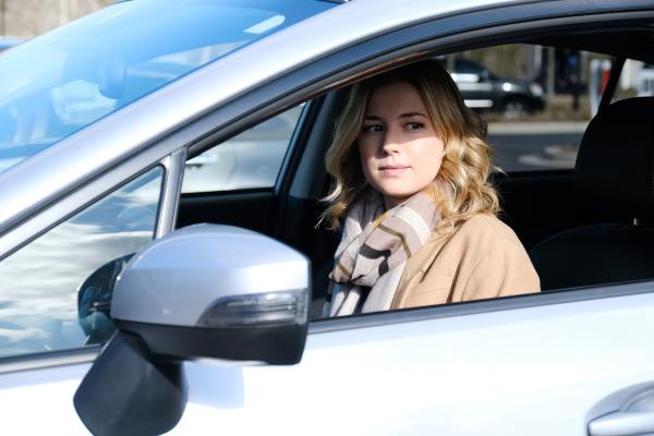 Bild 1 von 16: Nic (Emily VanCamp) wird von einem Unbekannten verfolgt und bedroht. Aber nicht nur sie ist in Gefahr ...