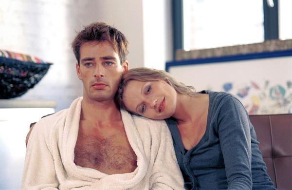 Bild 1 von 18: Obwohl Lara (Doreen Jacobi, r.) immer wieder deutlich macht, dass sie mit Mark (Jan Sosniok, l.) in jeder Beziehung glücklich ist, will dieser das einfach nicht wahrhaben. Er fängt an, Lara nachzuspionieren ...