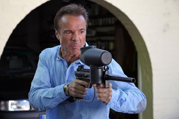 Bild 1 von 16: Im Glauben, sein bester Freund habe seine Frau verführt, dreht Gynäkologe Mattes (Hannes Jaenicke) total durch ...