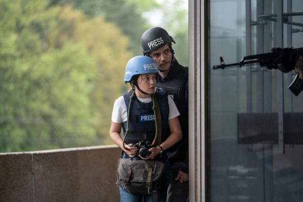 Bild 1 von 10: Jessie (Cailee Spaeny, l.); Joel (Wagner Moura, r.)