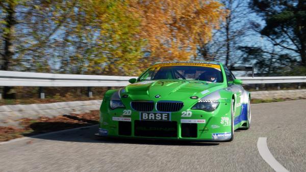 Bild 1 von 2: Auch auf der Rennstrecke sind die Alpina-Fahrzeuge vertreten. Auf der Teststrecke in Dingolfing müssen sich auch der B7 und der XB7 beweisen.