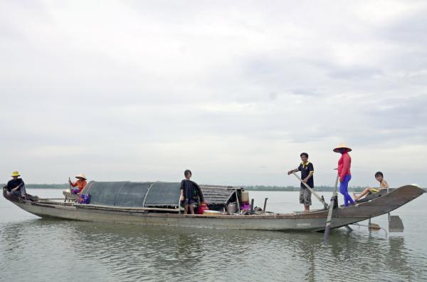 Bild 1 von 3: Noch heute leben Menschen in Vietnam hauptsächlich auf Booten auf Flüssen und dem Meer.