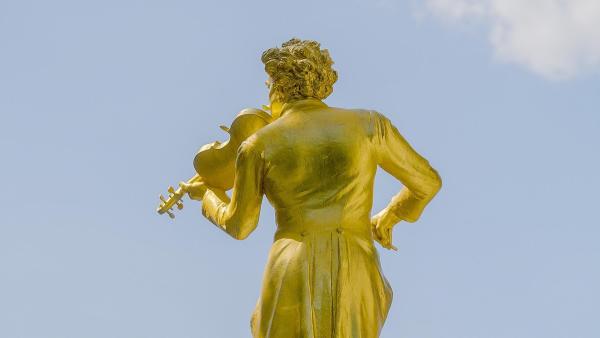 Bild 1 von 16: Im Bild: Johann Strauss Denkmal im Wiener Stadtpark.