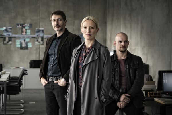 Bild 1 von 8: (v.l.n.r.) Markus Schulz (Guido Broscheit); Julia Durant (Sandra Borgmann); Felix Dombrowski (Eric Stehfest)