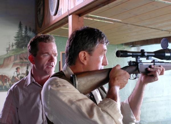 Bild 1 von 18: Im Bild (v.li.): Cornelius Obonya (Christoph Brunner), Johann Schuler (Sepp Gastner).