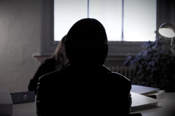 Bild 1 von 6: Tatverdächtige Maren M. erzählt in der Vernehmung abenteuerliche Geschichten, wer ihren Freund erschossen haben könnte. Die Polizei glaubt ihr nicht.