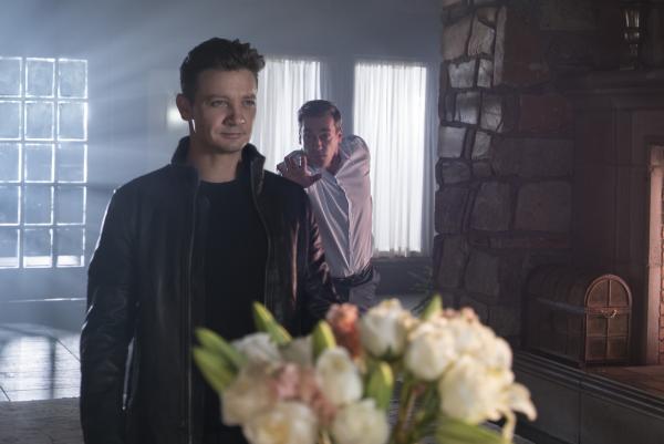 Bild 1 von 10: Jerry Pierce (Jeremy Renner, l.); Bob Callahan (Jon Hamm, r.)