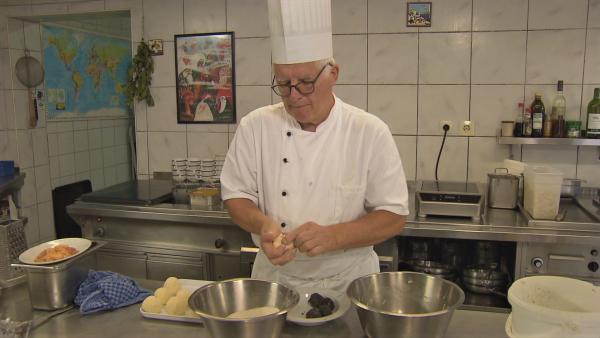 Bild 1 von 9: Bernhard Gössnitzer und seine Frau haben das Gasthaus Ende der 80er Jahre übernommen.