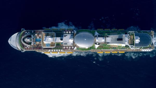 Bild 1 von 2: Das Bild zeigt das oberste von insgesamt 20 Decks der AIDAnova.