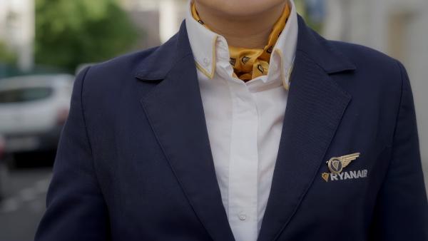 Bild 1 von 4: Flugbegleiterin und Flugbegleiter zu sein, gilt für viele als Traumjob. Crewmitglieder der Airline prangern jedoch unzumutbare Arbeitsbedingungen und ein knallhartes Management an.