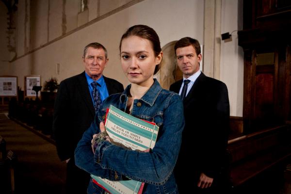 Bild 1 von 8: DCI Tom Barnaby (John Nettles, l.), Zoe Stock (Lydia Wilson, M.) und DS Ben Jones (Jason Hughes, r.).