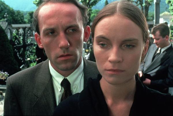 Bild 1 von 8: Im Bild: Karl Markovics (Ernst Stockinger), Laura Knise (Amelie).