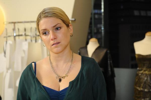 Bild 1 von 23: Anna (Jeanette Biedermann) ist in Gedanken bei Jonas.