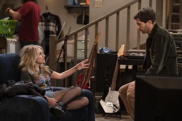 Bild 1 von 11: Gina Dabrowski (Annaleigh Ashford, l.); Drew Dunbar (Thomas Middleditch, r.)