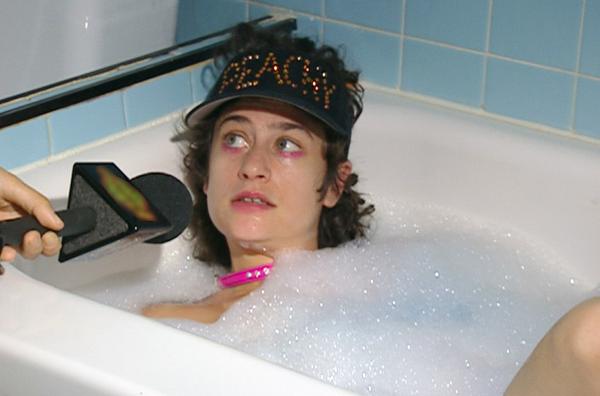 Bild 1 von 4: Zunächst als neue Ikone der LGBTQIA+-Szene gefeiert, gilt Peaches heute als Pionierin des sexpositiven Feminismus in der Popmusik und als Vorbild für Menschen jeden Alters, die sich aus gesellschaftlichen Zwängen befreien wollen.