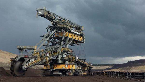 Bild 1 von 4: Zur Gewinnung von Braunkohle werden riesige Schaufelradbagger eingesetzt.
