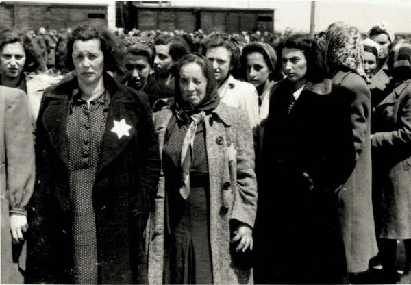 Bild 1 von 8: Über eine Million Menschen werden in Auschwitz vergast, die meisten davon Jüdinnen und Juden.