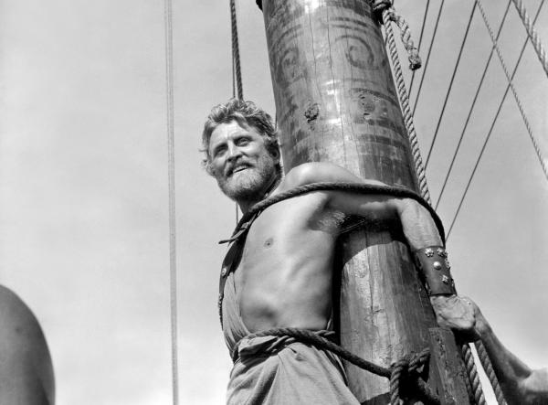 Bild 1 von 3: Odysseus (Kirk Douglas) lässt sich am Mast festbinden, um nicht den Sirenen zum Opfer zu fallen.