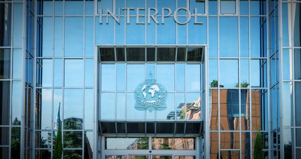 Bild 1 von 3: Der imposante Hauptsitz der Kriminalbehörde Interpol steht in Lyon.