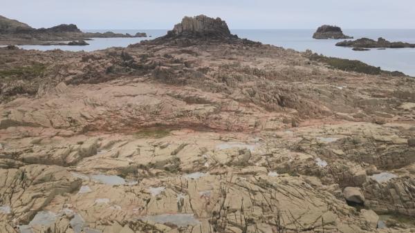 Bild 1 von 6: Die britische Kanalinsel Jersey war einst ein felsiges Hochplateau auf einer Ebene, die sich vom heutigen England bis nach Frankreich erstreckte.