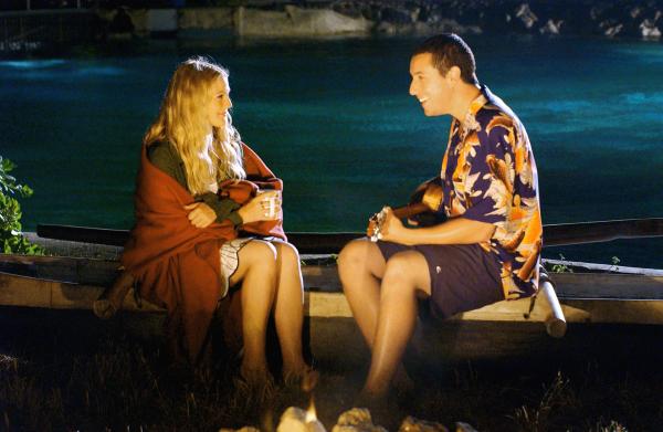 Bild 1 von 19: Obwohl auch Lucy (Drew Barrymore, l.) auf Henrys (Adam Sandler, r.) Charme anspringt, steht ihrer Romanze eine Kleinigkeit im Wege ...