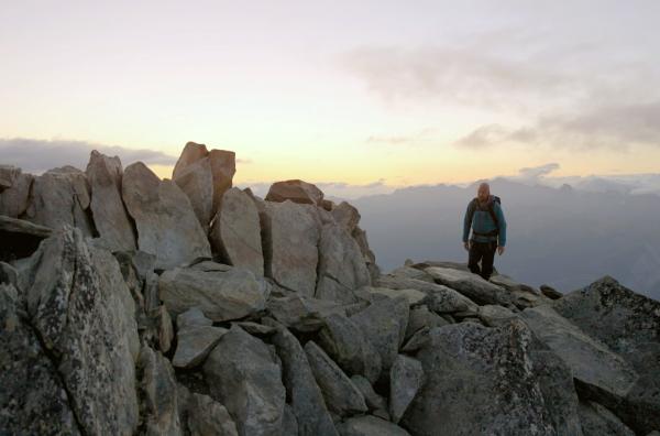 Bild 1 von 6: Raphael Schmid sucht immer wieder nach spektakulären Blicken auf die Jungfrau-Region - sein absoluter Favorit: der Blick vom Eggishorn bei Sonnenaufgang.