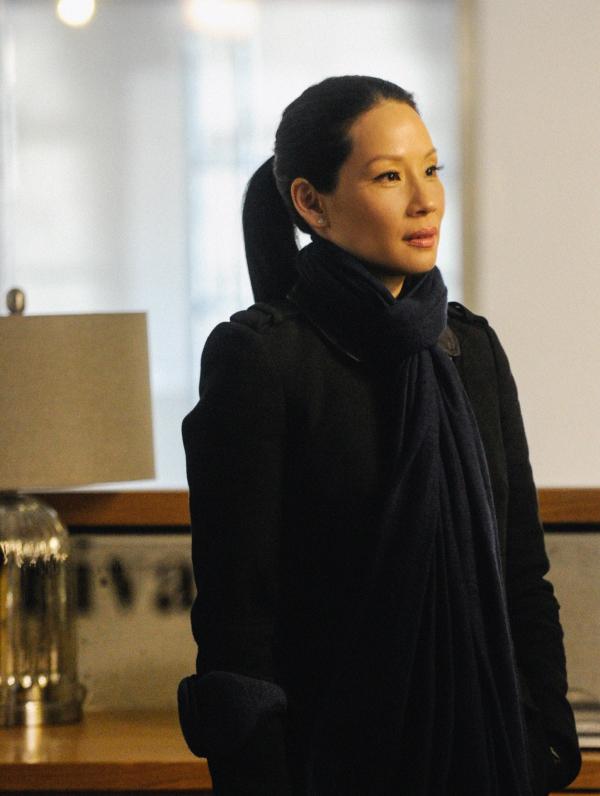 Bild 1 von 22: Das Verschwinden einer Frau, die ihrem Mann ein tränenreiches Trennungsvideo hinterließ, in dem außerdem ein Mord auf einem U-Bahn-Gleis erwähnt wird, ist Joan Watsons (Lucy Liu) erster Soloauftrag ...