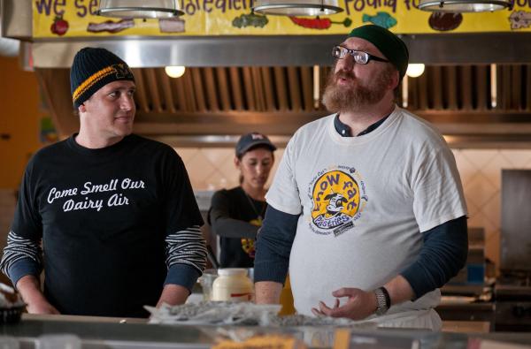 Bild 1 von 30: Im Bild: Jason Segel (Tom), Brian Posehn (Tarquin).