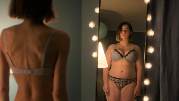 Bild 1 von 11: Lara (Lisa Marie Koroll)