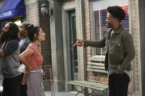 Bild 1 von 11: Sofia (Diane Guerrero, l.); Franco (Jermaine Fowler, r.)