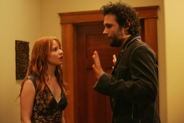 Bild 1 von 53: Lauren Ambrose (l.)