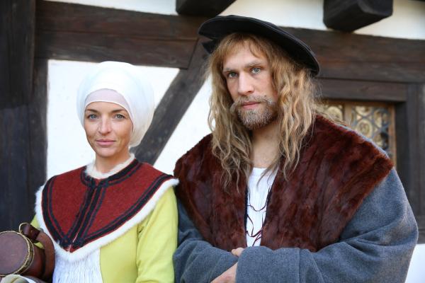Bild 1 von 7: Agnes (Deborah Müller) und Albrecht Dürer (Jakob Tögel): Ein erfolgreiches Unternehmer-Team. Doch ihre Ehe blieb kinderlos.