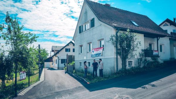 Bild 1 von 12: Im Bild: Das Einfamilienhaus ist immer noch der Traum vieler Österreicher. Doch welche Rolle spielt es in einem modernen Ortskern noch?