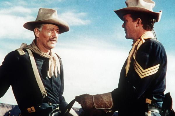 Bild 1 von 1: Capt. Nathan Brittles (John Wayne, li.) ist Kommandant eines Forts an der Grenze zum Indianergebiet.
