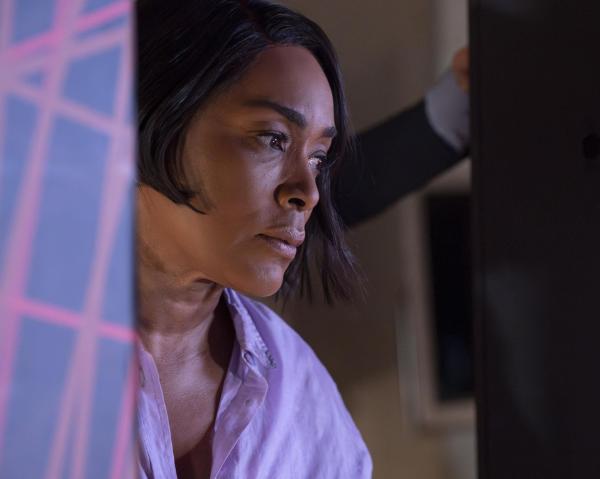 Bild 1 von 9: Athena Grant (Angela Bassett)