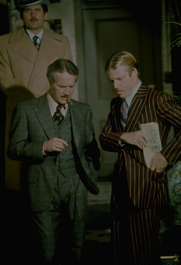 Bild 1 von 9: Der Plan von Henry (Paul Newman, M.) und Johnny Hooker (Robert Redford, r.) scheint zu funktionieren. Doyle Lonnegan (Robert Shaw, l.) ist auf die beiden Trickbetrüger reingefallen ...