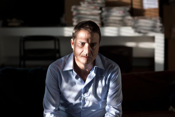 Bild 1 von 12: Geheimagent Yacub (Alberto San Juan) ist fassungslos, als er erfährt, dass sein Sohn unter den Einfluss von Islamisten geraten ist.