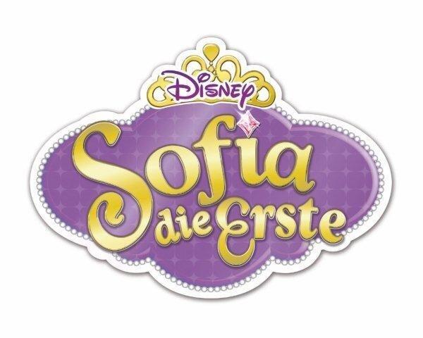 Bild 1 von 2: Welches kleine Mädchen wünscht sich nicht, eine Prinzessin zu sein? Für Sofia geht der Traum in Erfüllung als ihre alleinerziehende Mutter den König vom Zauberreich heiratet und Sofia von einem auf den anderen Tag Prinzessin wird. Doch Sofia muss sich erst an das Leben im Schloss und ihre neuen Stiefgeschwister Amber und James gewöhnen. Unterstützung bei ihren ersten Schritten als Prinzessin bekommt sie in der Königlichen Akademie. Hier wird sie von Flora, Fauna und Sonnenschein, den Feen aus dem Disney-Klassiker Dornröschen, zusammen mit anderen Prinzen und Prinzessinnen aus aller Welt in königlichen Disziplinen unterrichtet.