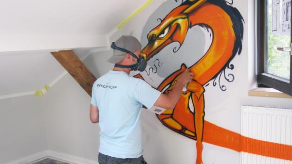 Bild 1 von 3: Im Kinderzimmer entsteht ein tolles Graffitti