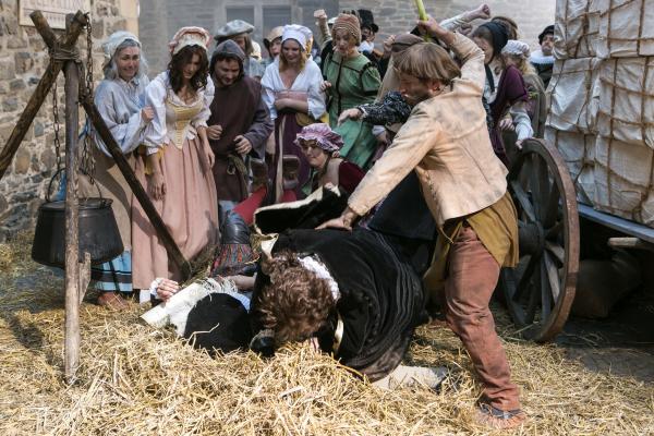 Bild 1 von 7: Die Bürger scheinen mit Shakespeares Ausruf nicht einverstanden zu sein.
