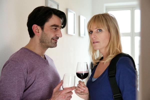 Bild 1 von 6: Roberto Damiani (Michele Cuciuffo, l.); Ina Zimmermann (Melanie Marschke, r.)