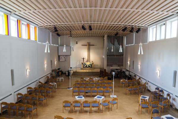 Bild 1 von 2: Innenaufnahme der evangelisch-methodistische Hoffnungskirche in Stuttgart