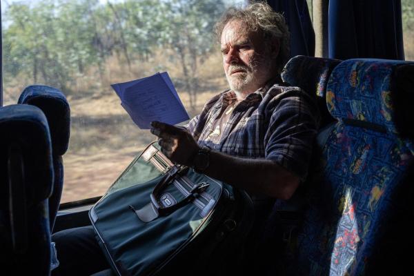 Bild 1 von 5: Hugo Drivas (Darren Gilshenan)