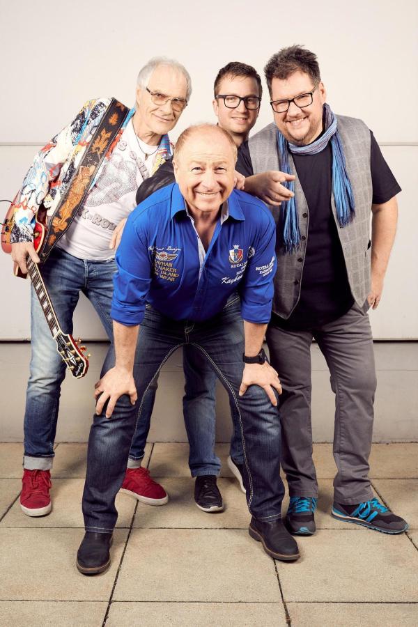 Bild 1 von 2: Im Bild: Harry Prünster & Band.