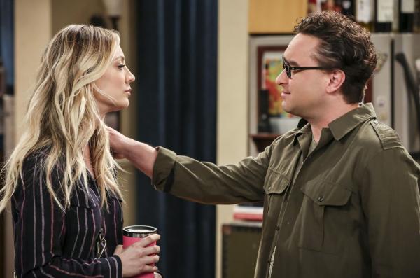 Bild 1 von 6: Penny (Kaley Cuoco, l.); Leonard Hofstadter (Johnny Galecki, r.)