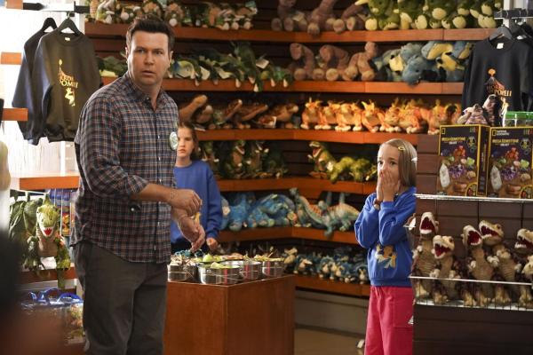Bild 1 von 10: Will Cooper (Taran Killam, l.); Sophie Cooper (Marlow Barkley, r.)