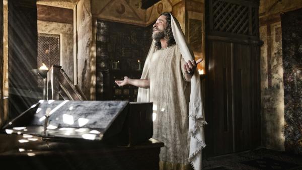 Bild 1 von 5: Scene 05/61 - 62; Interior Babylon Corridor and Daniel's Room; Daniel (JAKE CANUSO) explains to Azariah (CHRISTOPHER SIMON) that not praying is exactly what they want.Nutzung nur in Verbindung mit der Programmkommunikation. Jede andere Nutzung ins untersagt.(Graded_TB_Day07A_03122012_JA_TB__D3S3541)
